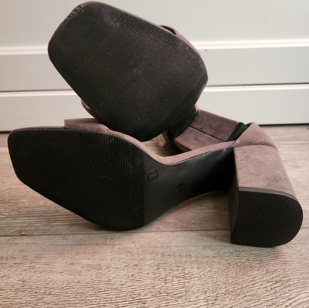Worthington Women's Heels in Grey Brown Suede - Picture 8 of 10